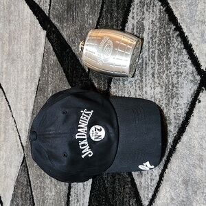 JACK DANIELS OLD NO. 7 EMBROIDERED HAT STAINLESS STEEL 2007 BARREL FLASK BUNDLE